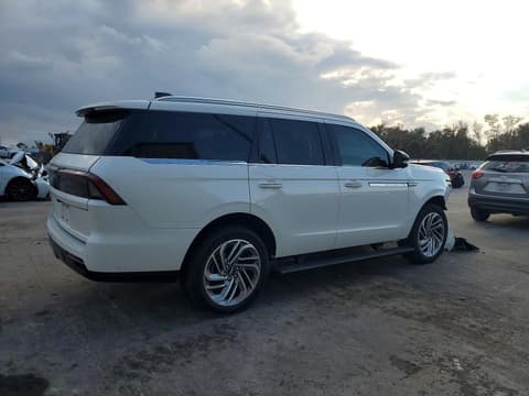 2025 Lincoln Navigator, VIN 5LMJJ2LGXSEL15621. Фото 3 з 6 з аукціону Copart. Каталог авто зі США OpenDataCar.