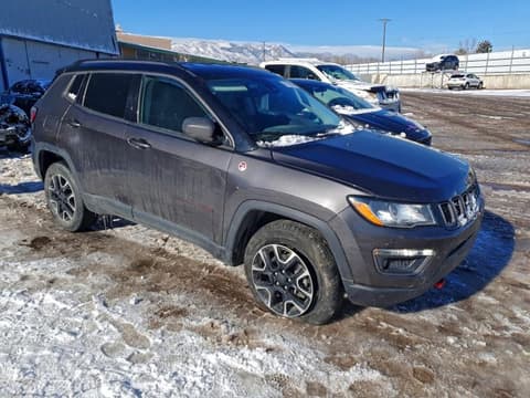 2021 Jeep Compass, VIN 3C4NJDDB3MT553420. Zdjęcie 4 z 6 z aukcji Copart. Katalog aut z USA OpenDataCar.
