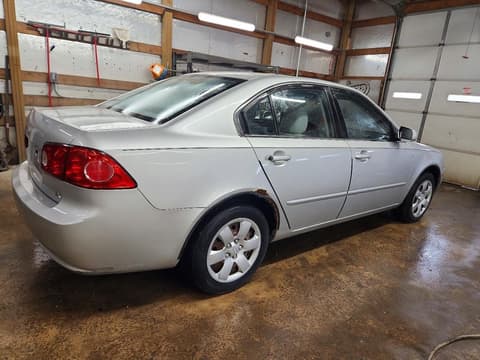 2008 Kia Optima, VIN KNAGE123885257240. Фото 3 з 6 з аукціону Copart. Каталог авто зі США OpenDataCar.