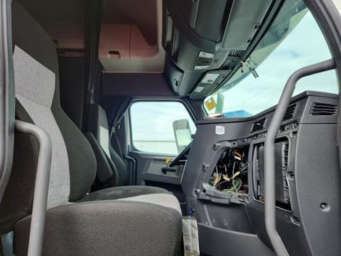 2020 Freightliner Cascadia 126, VIN 3AKJHHDR3LSLZ0970. Фото 5 из 6 с аукциона Copart. Каталог авто из США OpenDataCar.