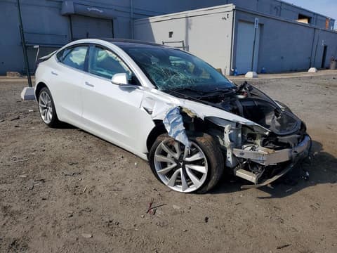 2018 Tesla Model 3, VIN 5YJ3E1EB8JF185884. Фото 4 з 6 з аукціону Copart. Каталог авто зі США OpenDataCar.