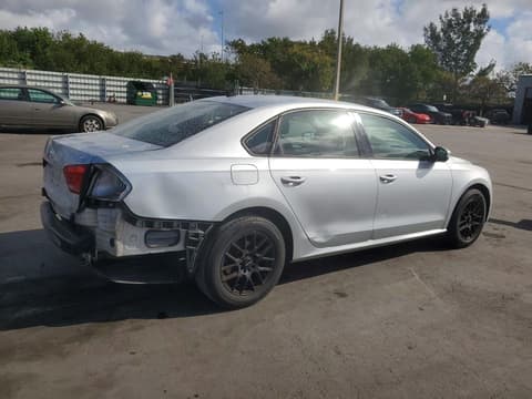 2015 Volkswagen Passat, VIN 1VWAS7A37FC105526. Фото 3 з 6 з аукціону Copart. Каталог авто зі США OpenDataCar.