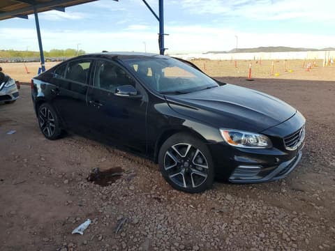 2017 Volvo S60, VIN YV126MFL0H2420920. Фото 4 з 6 з аукціону Copart. Каталог авто зі США OpenDataCar.