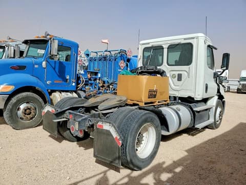 2016 Freightliner Cascadia 113, VIN 3AKBGAD42GSHR1518. Фото 4 з 6 з аукціону Copart. Каталог авто зі США OpenDataCar.