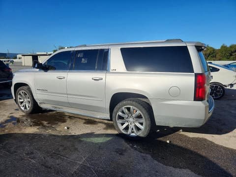 2015 Chevrolet Suburban, VIN 1GNSCKKC0FR550698. Фото 2 з 6 з аукціону Copart. Каталог авто зі США OpenDataCar.