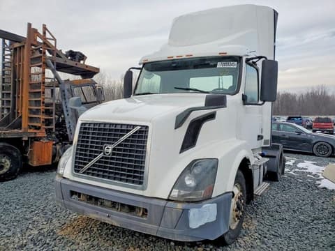 2018 Volvo VNL, VIN 4V4N39TGXJN892471. Фото 2 з 6 з аукціону Copart. Каталог авто зі США OpenDataCar.