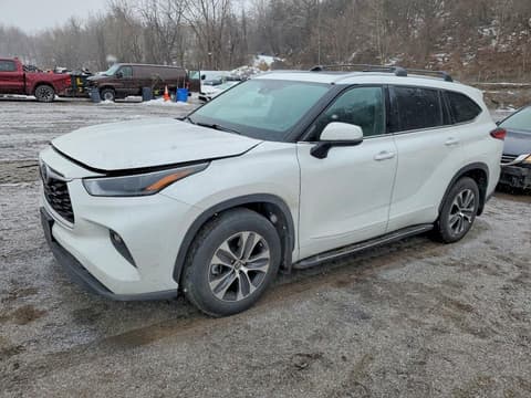 2022 Toyota Highlander, VIN 5TDHZRBH8NS581817. Фото 1 з 6 з аукціону Copart. Каталог авто зі США OpenDataCar.