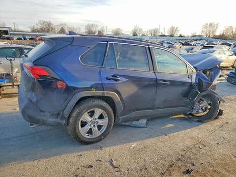 2021 Toyota RAV4, VIN 2T3P1RFV3MW201864. Фото 3 з 6 з аукціону Copart. Каталог авто зі США OpenDataCar.