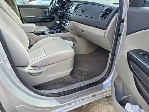 2017 Kia Sedona, VIN KNDMA5C10H6284061. Фото 5 з 6 з аукціону Copart. Каталог авто зі США OpenDataCar.