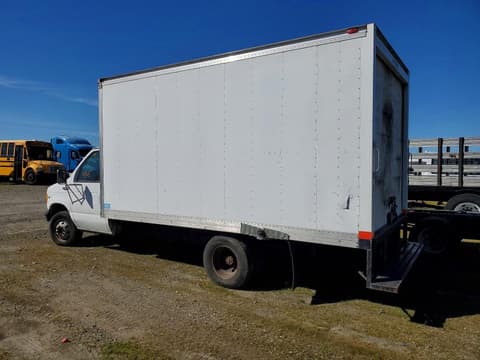 2002 Ford E-350, VIN 1FDWE35L32HA17150. Фото 2 з 6 з аукціону Copart. Каталог авто зі США OpenDataCar.