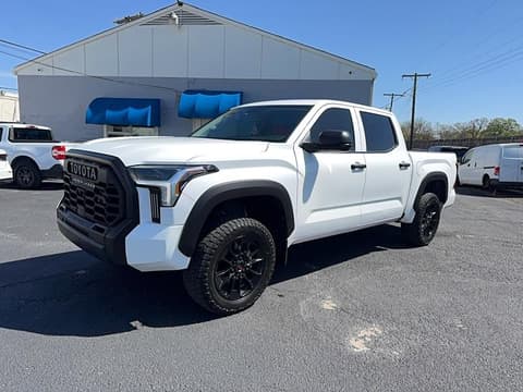 2024 Toyota Tundra, VIN 5TFKB5DB8RX231096. Фото 2 з 6 з аукціону Copart. Каталог авто зі США OpenDataCar.