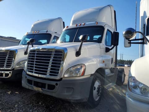 2015 Freightliner Cascadia, VIN 1FUBGEDV6FLGH4742. Фото 2 з 6 з аукціону Copart. Каталог авто зі США OpenDataCar.