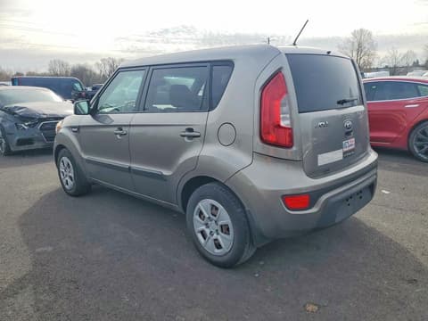 2013 Kia Soul, VIN KNDJT2A50D7621768. Фото 2 з 6 з аукціону Copart. Каталог авто зі США OpenDataCar.