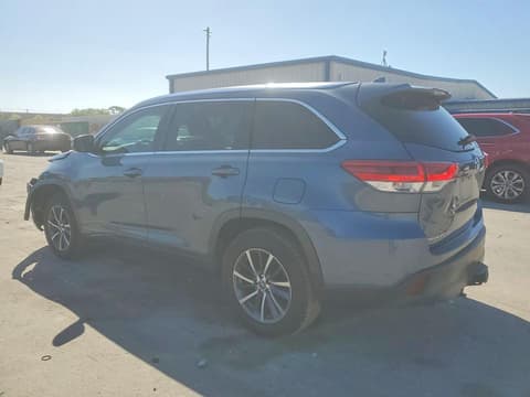 2018 Toyota Highlander, VIN 5TDKZRFH0JS259053. Фото 2 з 6 з аукціону Copart. Каталог авто зі США OpenDataCar.