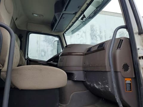 2017 Volvo VNM, VIN 4V4MC9EG6HN992375. Фото 5 з 6 з аукціону Copart. Каталог авто зі США OpenDataCar.