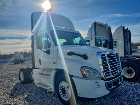2014 Freightliner Cascadia, VIN 1FUBGEDV7ELFT4301. Zdjęcie 1 z 6 z aukcji Copart. Katalog aut z USA OpenDataCar.