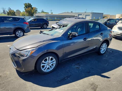 2018 Toyota Yaris, VIN 3MYDLBYVXJY320312. Фото 1 з 6 з аукціону Copart. Каталог авто зі США OpenDataCar.