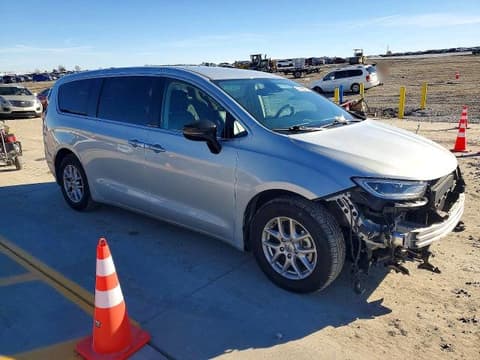 2024 Chrysler Pacifica, VIN 2C4RC1BG3RR120330. Фото 4 з 6 з аукціону Copart. Каталог авто зі США OpenDataCar.