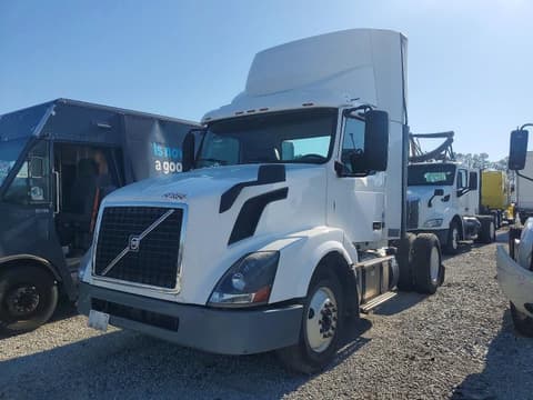 2017 Volvo VNL, VIN 4V4N39TG5HN987983. Фото 2 из 6 с аукциона Copart. Каталог авто из США OpenDataCar.