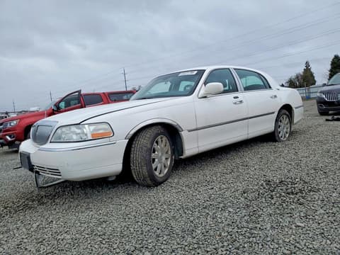 2010 Lincoln Town Car, VIN 2LNBL8CV4AX616630. Фото 1 з 6 з аукціону Copart. Каталог авто зі США OpenDataCar.