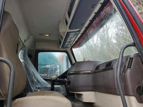 2013 Volvo VHD, VIN 4V4KC9EJ8DN147556. Photo 5 of 6 from Copart auction. OpenDataCar US salvage catalog.