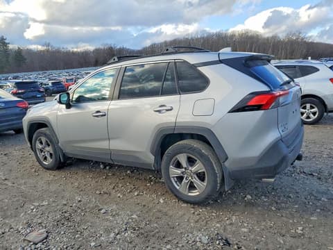 2022 Toyota RAV4, VIN 2T3P1RFV7NW303847. Фото 2 з 6 з аукціону Copart. Каталог авто зі США OpenDataCar.