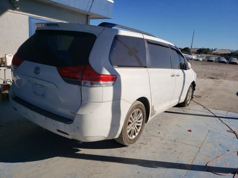 2011 Toyota Sienna, VIN 5TDYK3DC8BS082157. Фото 3 з 6 з аукціону Copart. Каталог авто зі США OpenDataCar.