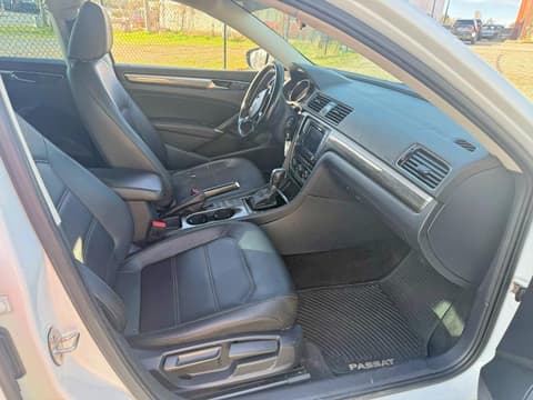 2016 Volkswagen Passat, VIN 1VWBT7A39GC011750. Фото 5 з 6 з аукціону Copart. Каталог авто зі США OpenDataCar.