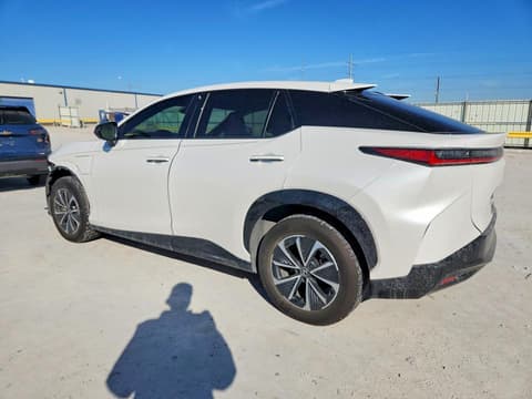 2024 Lexus RZ 300e, VIN JTJABABB1RA005070. Фото 2 из 6 с аукциона Copart. Каталог авто из США OpenDataCar.