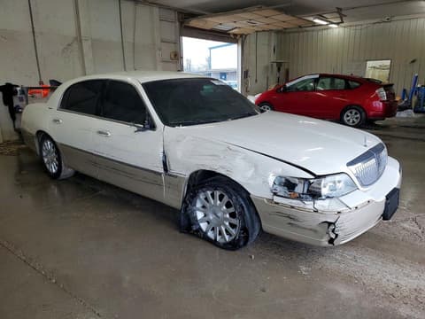 2007 Lincoln Town Car, VIN 1LNHM81V47Y623189. Фото 4 з 6 з аукціону Copart. Каталог авто зі США OpenDataCar.