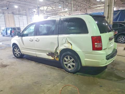 2010 Chrysler Town & Country, VIN 2A4RR2D18AR398524. Zdjęcie 2 z 6 z aukcji Copart. Katalog aut z USA OpenDataCar.