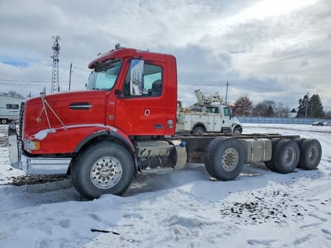 2015 Volvo VHD, VIN 4V5K99EJ7FN179489. Zdjęcie 2 z 6 z aukcji Copart. Katalog aut z USA OpenDataCar.