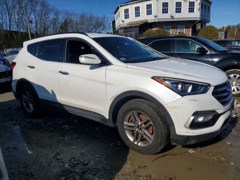 2017 Hyundai Santa Fe, VIN 5NMZUDLB4HH024670. Zdjęcie 4 z 6 z aukcji Copart. Katalog aut z USA OpenDataCar.