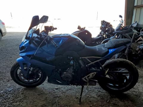 2024 Suzuki GSX800, VIN JS1EM13B6R7103712. Фото 3 з 6 з аукціону Copart. Каталог авто зі США OpenDataCar.