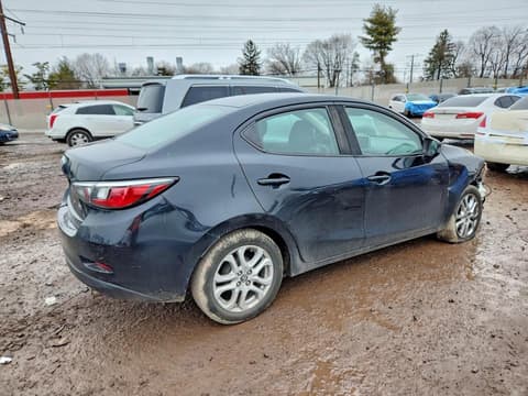 2017 Toyota Yaris, VIN 3MYDLBYV6HY181824. Фото 3 з 6 з аукціону Copart. Каталог авто зі США OpenDataCar.