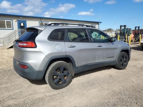 2018 Jeep Cherokee, VIN 1C4PJLCB1JD620408. Фото 3 из 6 с аукциона Copart. Каталог авто из США OpenDataCar.