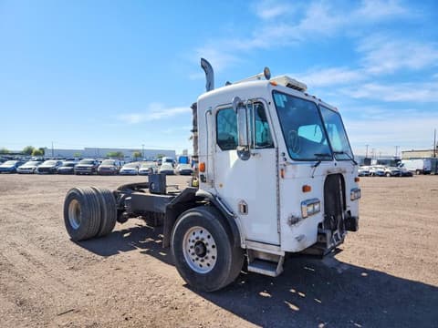 2006 Peterbilt tractor , VIN 1NPZL00X76D717114. Фото 1 из 6 с аукциона Copart. Каталог авто из США OpenDataCar.
