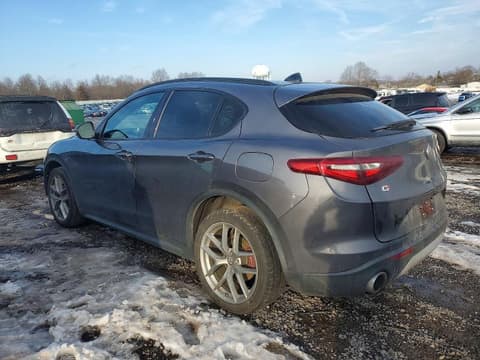 2018 Alfa romeo Stelvio, VIN ZASFAKNN2J7B87331. Фото 2 з 6 з аукціону Copart. Каталог авто зі США OpenDataCar.