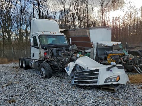 2024 Freightliner Cascadia 126, VIN 3AKJHLDV5RDUW2068. Фото 1 из 6 с аукциона Copart. Каталог авто из США OpenDataCar.
