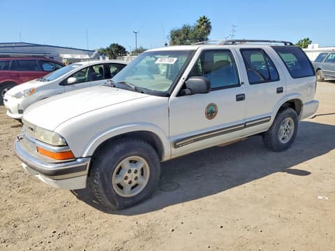 2000 Chevrolet Blazer, VIN 1GNDT13W1Y2117866. Фото 1 из 6 с аукциона Copart. Каталог авто из США OpenDataCar.