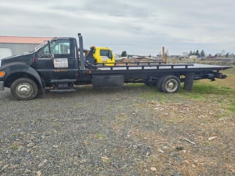 2005 Ford F-650, VIN 3FRNF65F65V150717. Фото 2 з 6 з аукціону Copart. Каталог авто зі США OpenDataCar.