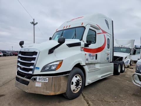 2022 Freightliner Cascadia 126, VIN 3AKJHHFG9NSNR9970. Фото 2 из 6 с аукциона Copart. Каталог авто из США OpenDataCar.