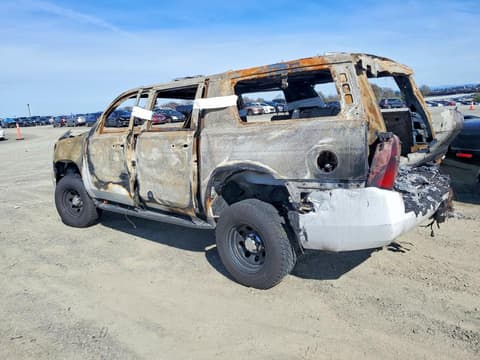 2017 Chevrolet Suburban, VIN 1GNSKKEC6HR297789. Фото 2 з 6 з аукціону Copart. Каталог авто зі США OpenDataCar.