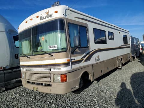 1998 Chevrolet P30, VIN 1GBLP37J8W3317206. Фото 2 з 6 з аукціону Copart. Каталог авто зі США OpenDataCar.