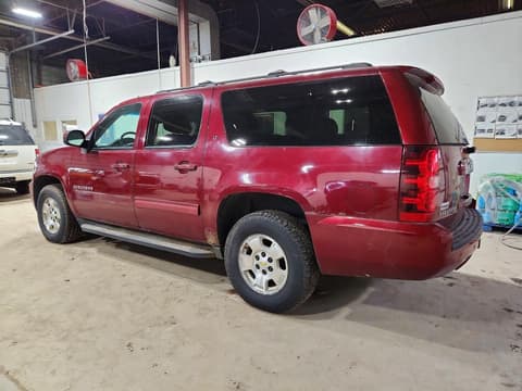 2010 Chevrolet Suburban, VIN 1GNUKJE32AR189503. Фото 2 з 6 з аукціону Copart. Каталог авто зі США OpenDataCar.