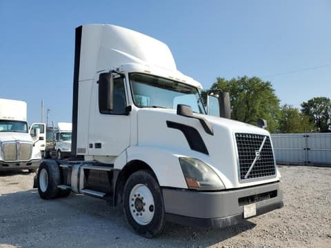 2017 Volvo VNL, VIN 4V4N39TG7HN988052. Zdjęcie 1 z 6 z aukcji Copart. Katalog aut z USA OpenDataCar.