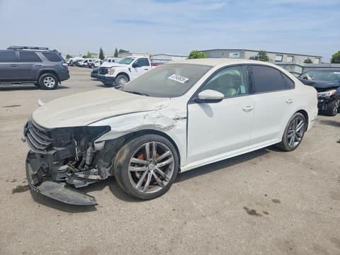 2018 Volkswagen Passat, VIN 1VWAA7A33JC010909. Фото 1 з 6 з аукціону Copart. Каталог авто зі США OpenDataCar.