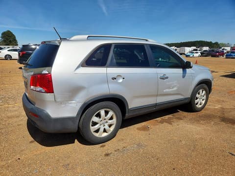 2013 Kia Sorento, VIN 5XYKT3A69DG392822. Фото 3 з 6 з аукціону Copart. Каталог авто зі США OpenDataCar.