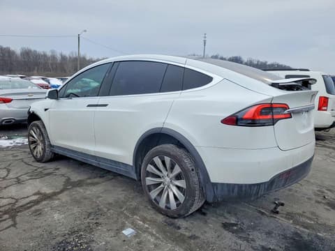 2019 Tesla Model X, VIN 5YJXCDE21KF196090. Фото 2 з 6 з аукціону Copart. Каталог авто зі США OpenDataCar.