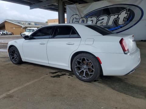 2019 Chrysler 300, VIN 2C3CCABG4KH601113. Фото 2 з 6 з аукціону Copart. Каталог авто зі США OpenDataCar.